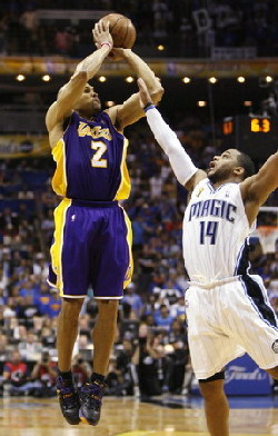 Fisher lifts Lakers to brink of title