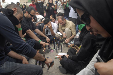 Hundreds of thousands stage somber rally in Iran