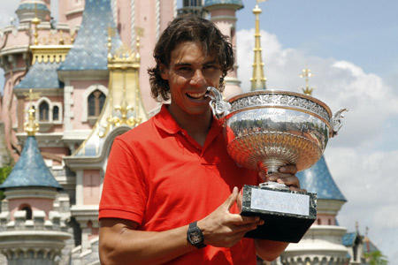 Rain fails to dampen Nadal's enthusiasm at Queen's