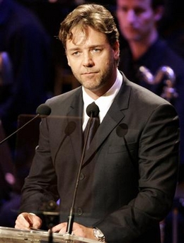 Russell Crowe gets hometown fuming