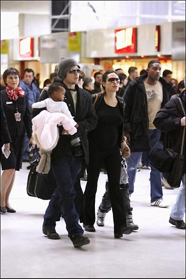 Brad and Jolie jet into Namibia as due date nears