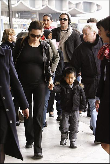 Brad and Jolie jet into Namibia as due date nears