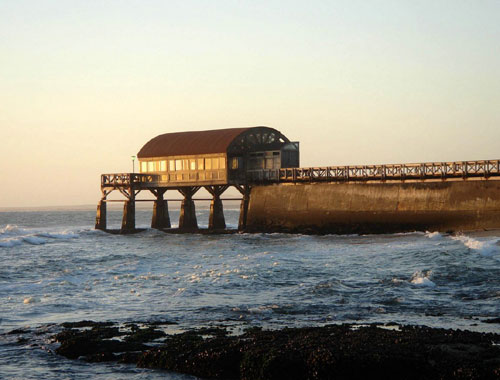 Pitt skips Cannes, says birth 'imminent'