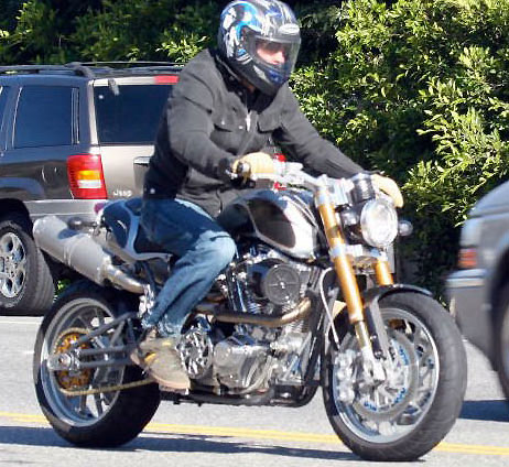 Pitt enjoys motorcycle trip