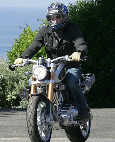 Pitt enjoys motorcycle trip