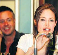 Jolie says role of slain reporter's wife challenging