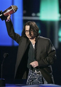 Johnny Depp wins at MTV Movie Awards