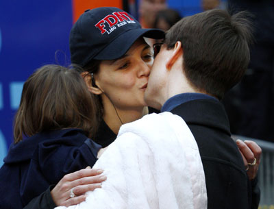 Katie Holmes finishes New York City Marathon