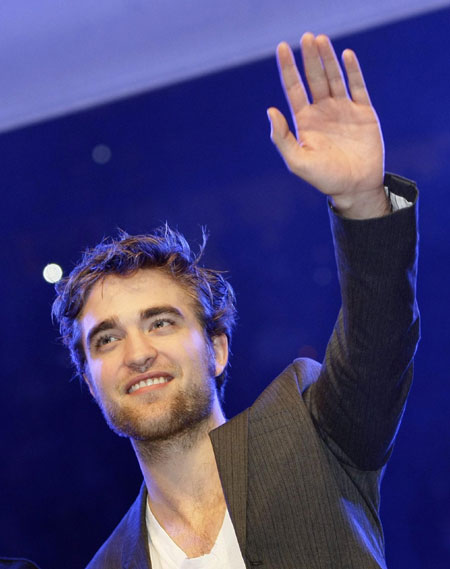 Robert Pattinson promotes film