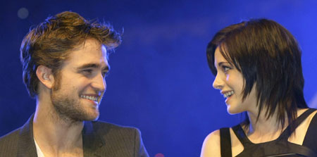 Robert Pattinson promotes film