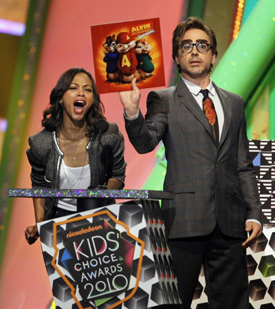 Lautner, Miley Cyrus win Kids' Choice Awards