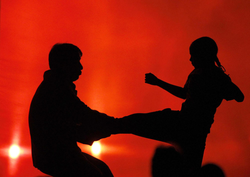 Lautner, Miley Cyrus win Kids' Choice Awards