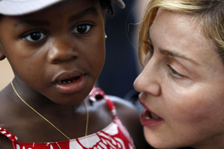 Madonna returns to Malawi on charity trip