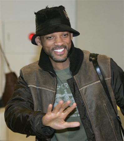 Celebrities' airport fashion