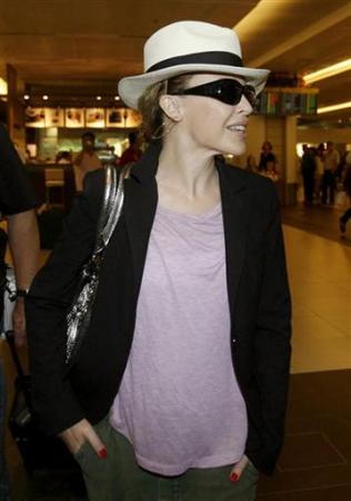Celebrities' airport fashion