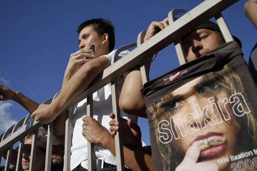 Shakira visits Phoenix over tough immigration law