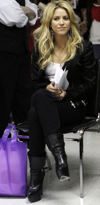 Shakira visits Phoenix over tough immigration law