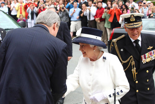Photos:Queen Elizabeth II helps celebrate Canadian navy's 100th