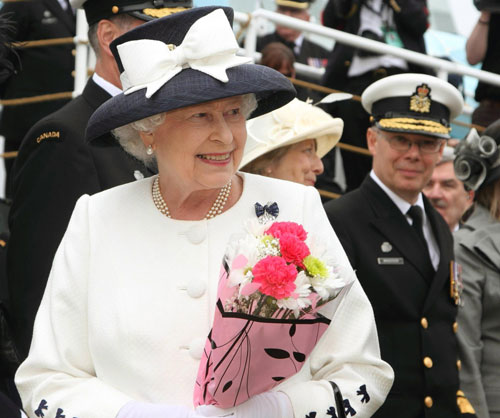 Photos:Queen Elizabeth II helps celebrate Canadian navy's 100th