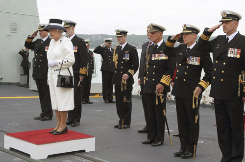 Photos:Queen Elizabeth II helps celebrate Canadian navy's 100th
