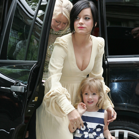 Lily Allen taking time out for baby