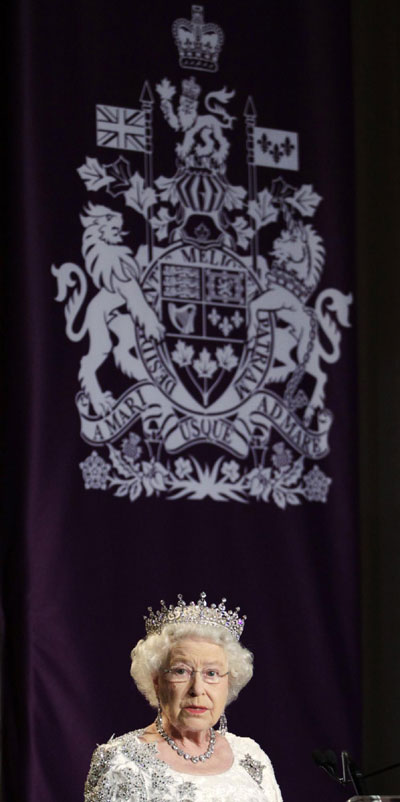 Queen Elizabeth gets a new BlackBerry