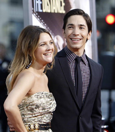 Cast members arrive at premiere of 'Going the Distance' in Hollywood