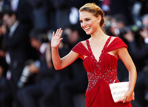 Natalie Portman earns early awards buzz for ballet drama