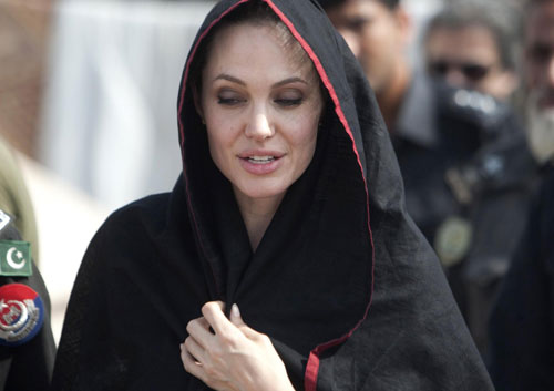 Angelina Jolie meets flood victims in Pakistan