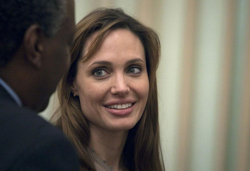 Angelina Jolie meets Pakistan's Prime Minister Yusuf Raza Gilani