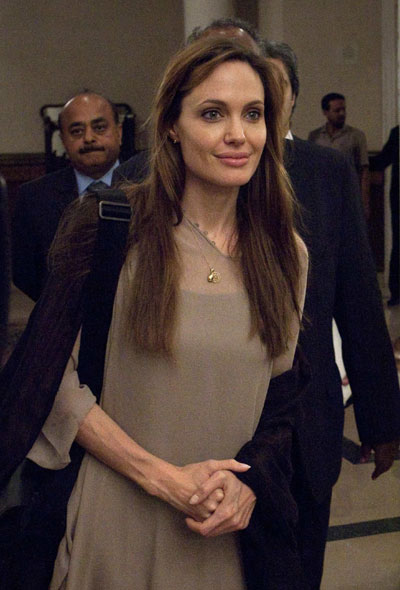 Angelina Jolie meets Pakistan's Prime Minister Yusuf Raza Gilani