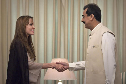 Angelina Jolie meets Pakistan's Prime Minister Yusuf Raza Gilani