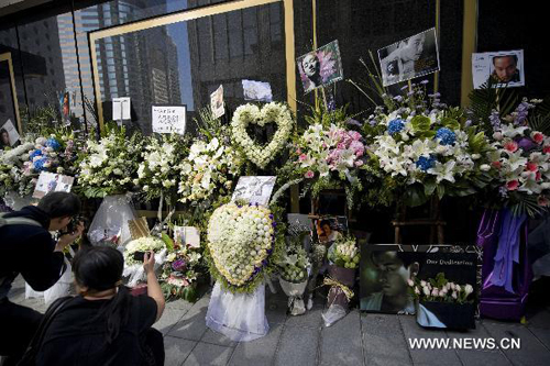 Fans commemorate 8th anniversary of Leslie Cheung's death