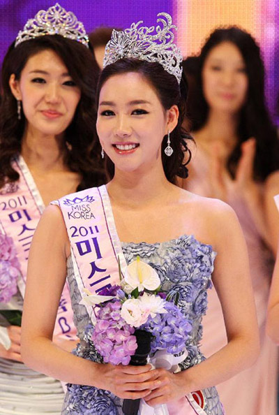Lee Seong-hye crowned Miss Korea 2011