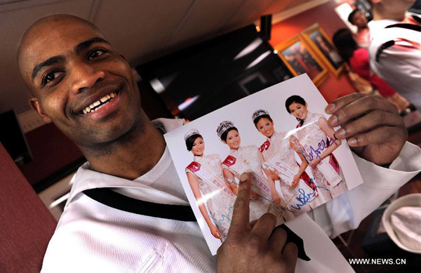 Miss HK ladies visit USS Ronald Reagan Aircraft Carrier