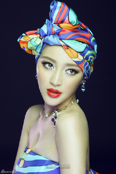 Gan Tingting dazzles with jewels