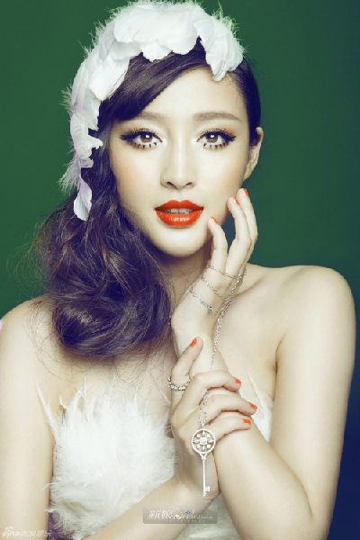 Gan Tingting dazzles with jewels