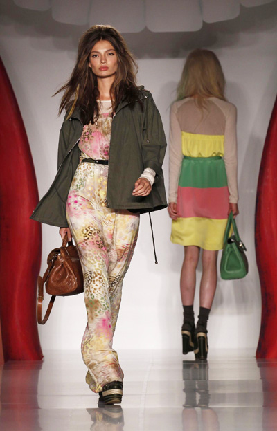 Kate Moss attends Mulberry 2012 Spring/Summer collection