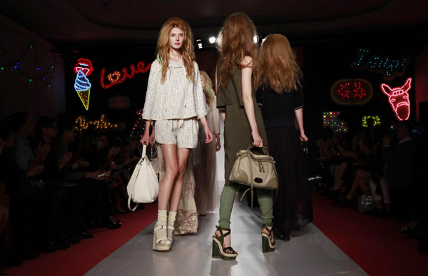 Kate Moss attends Mulberry 2012 Spring/Summer collection