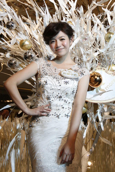 Michelle Chen promotes upcoming Christmas event