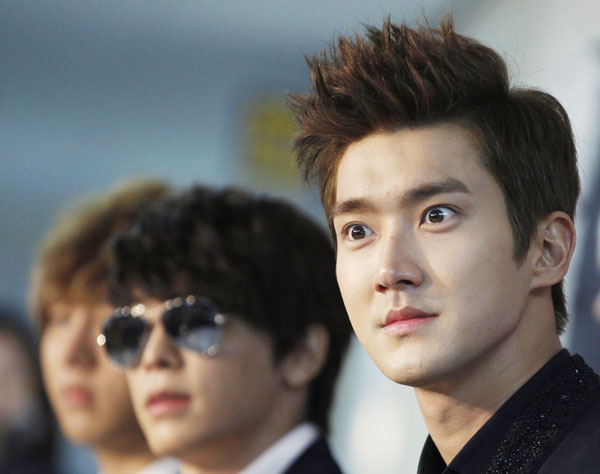 Super Junior holds news conference in Seoul