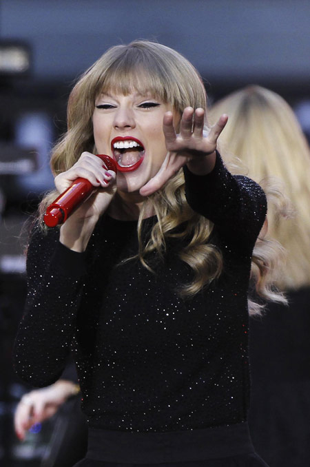 Taylor Swift sings 'Good Morning America'
