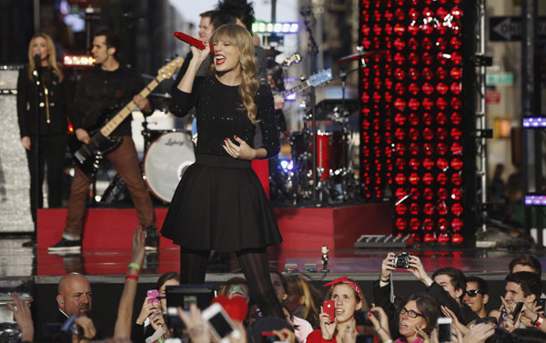 Taylor Swift sings 'Good Morning America'