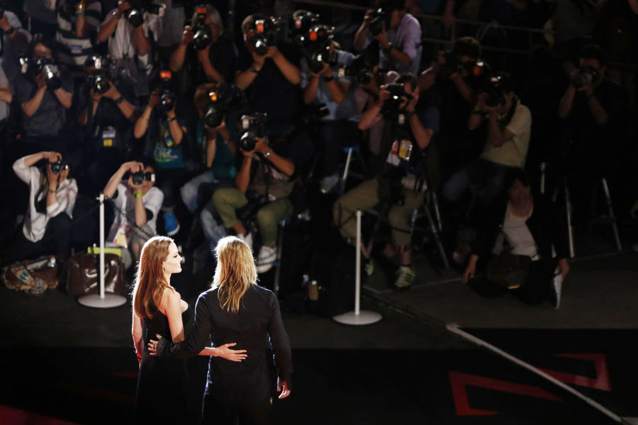 Pitt, Jolie promote movies in Tokyo