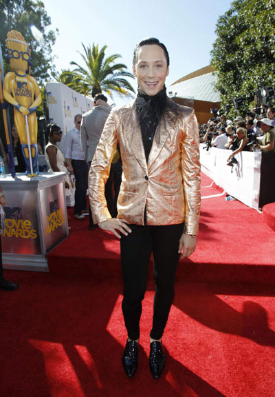  Johnny Weir attends the 2010 MTV Movie Awards