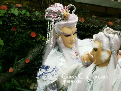 Taiwan Woos Pili Puppet Show