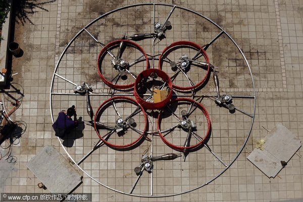 Farmer Shu Mansheng builds a flying device in front of his house in Jiangxia District, Wuhan City, Central China's Hubei province, Aug 19, 2011. Farmer’s dream still grounded