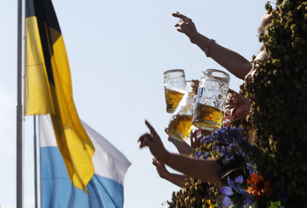 The Parade of the Landlords and Breweries is held during the opening of the 178th Oktoberfest in Munich September 17, 2011. World's biggest beer fest opens in Munich