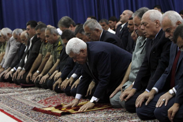 Muslims across world celebrate end of Ramadan