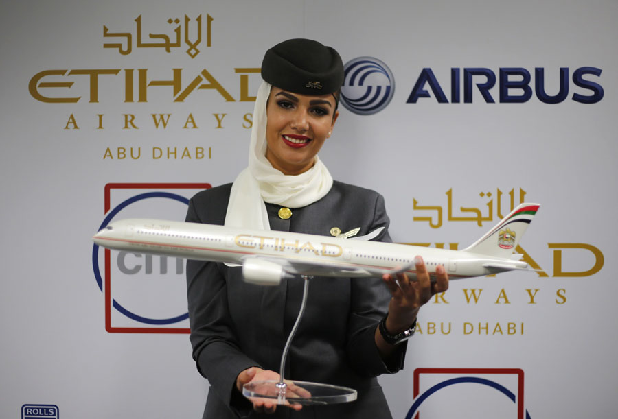 Dubai Airshow opens in sandstorm